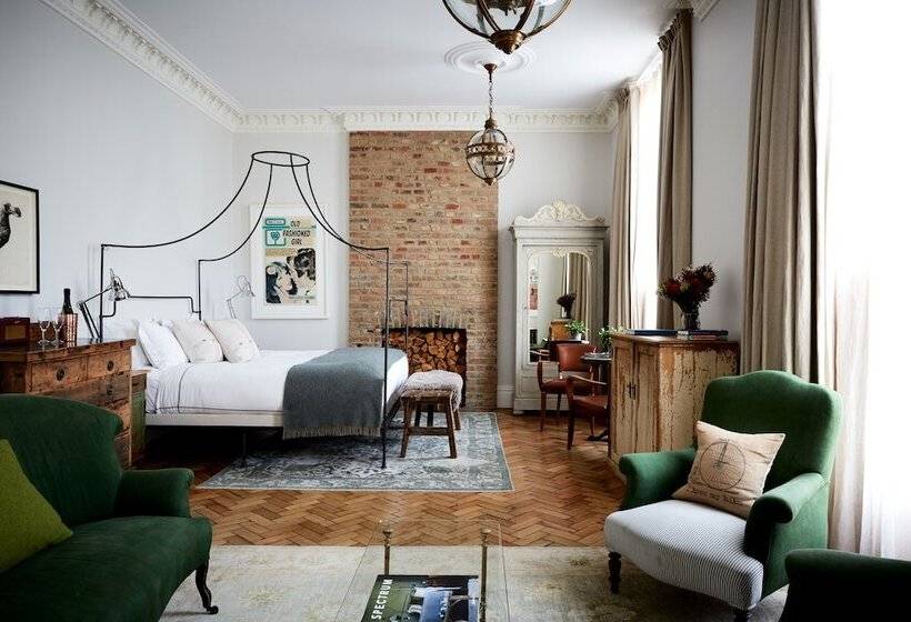 سوییت سوپریور, Artist Residence London