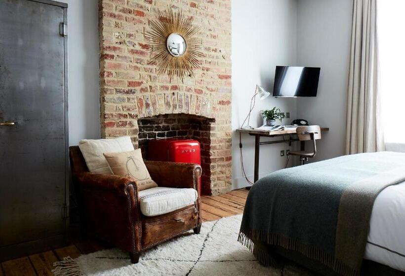 اتاق لوکس, Artist Residence London