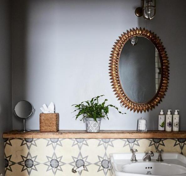اتاق لوکس, Artist Residence London