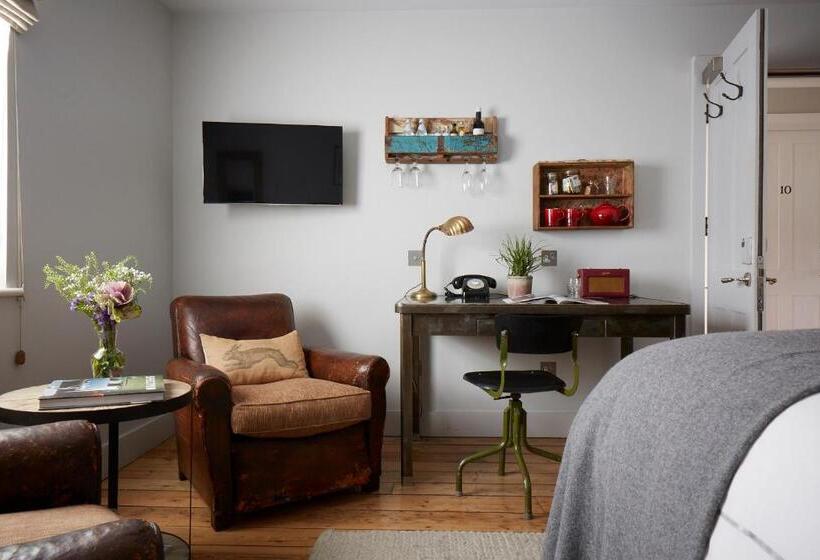 اتاق لوکس, Artist Residence London
