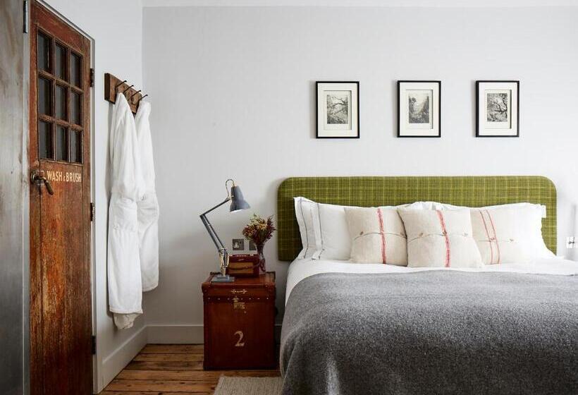 اتاق لوکس, Artist Residence London