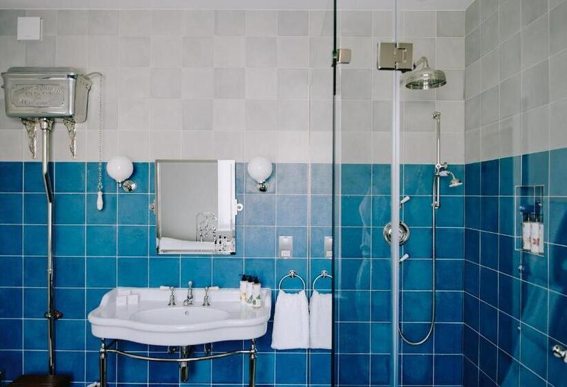 سوییت, Artist Residence London