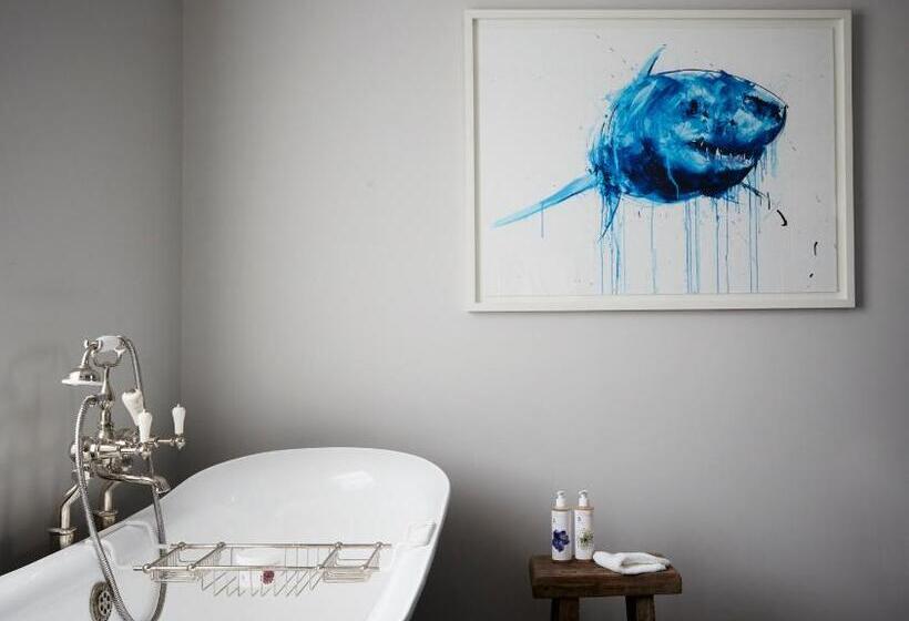 سوییت, Artist Residence London