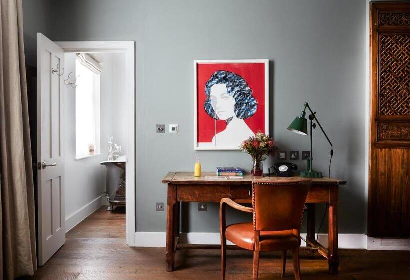 سوییت, Artist Residence London