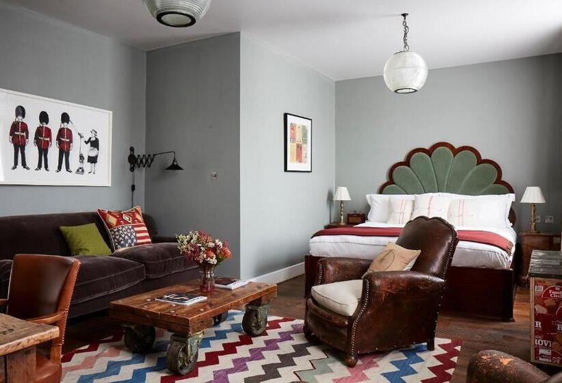 سوییت, Artist Residence London