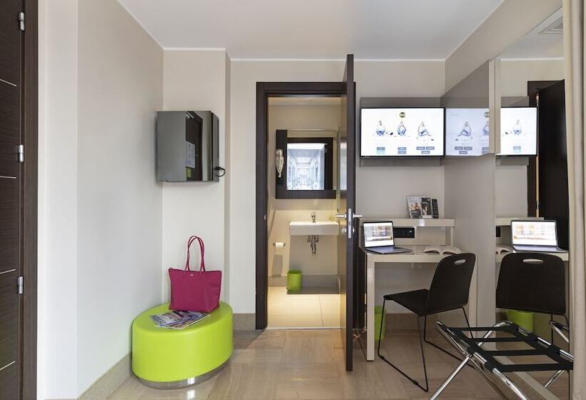 اتاق استاندارد با تراس, B&b Hotel Milano Sant Ambrogio
