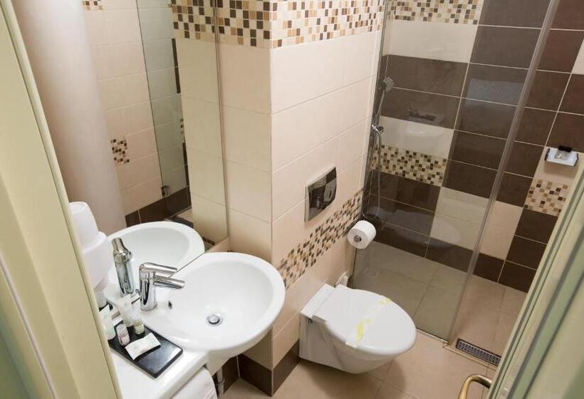 Comfort room with balcony, Vila Cornelia