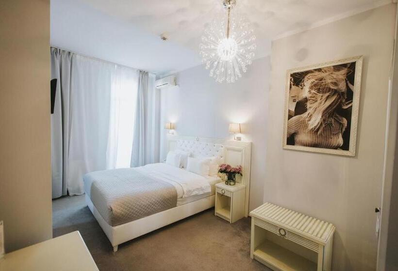 Номер Комфорт, Vila Cornelia