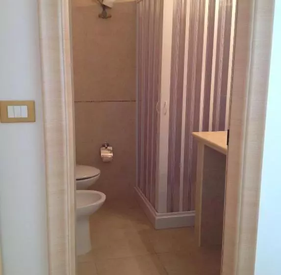 اتاق اکونومی یک تخته, Corallo