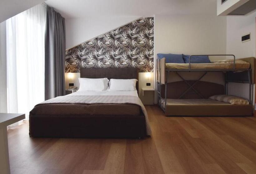 이코노이 4인룸, El Salvador Frontemare Piscina Riscaldata