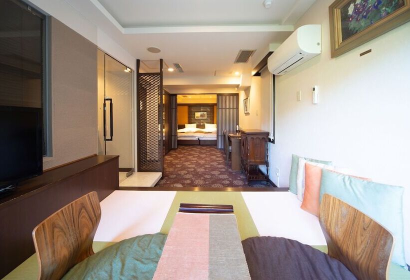 جناح, Hakone Nanase Formerly Known As Manatei Hakone