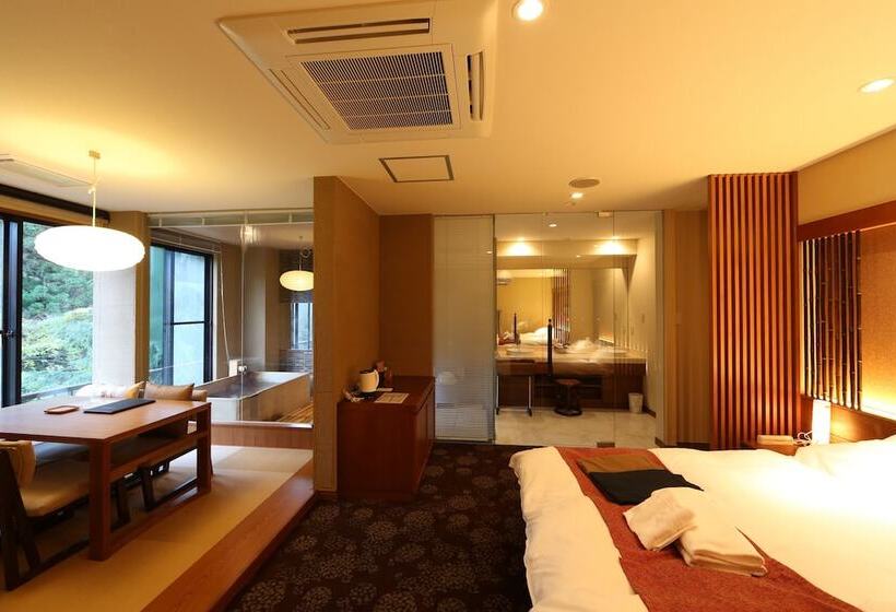 جناح, Hakone Nanase Formerly Known As Manatei Hakone