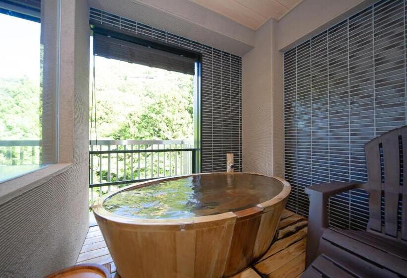 스위트, Hakone Nanase Formerly Known As Manatei Hakone