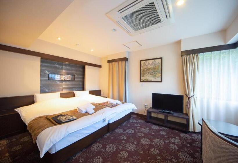 جناح, Hakone Nanase Formerly Known As Manatei Hakone