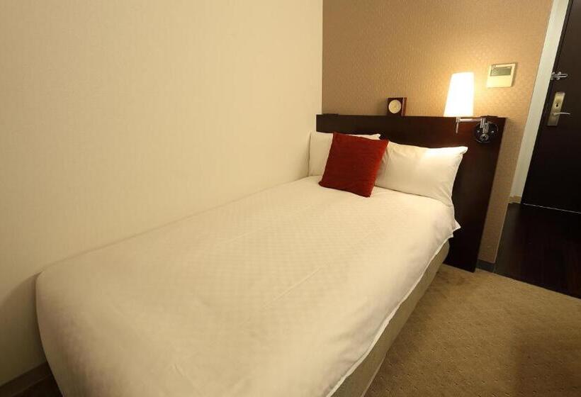 标准单人间, Massimo Mishima