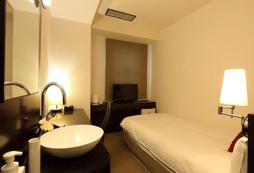 标准单人间, Massimo Mishima