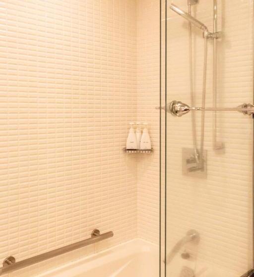 带双人床的基本房间, Massimo Mishima