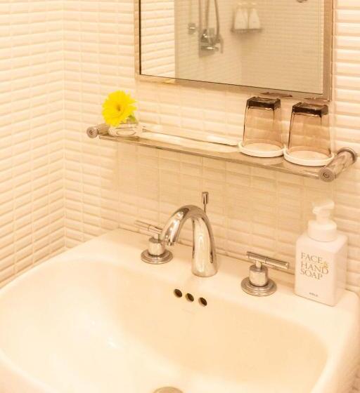 标准间, Massimo Mishima