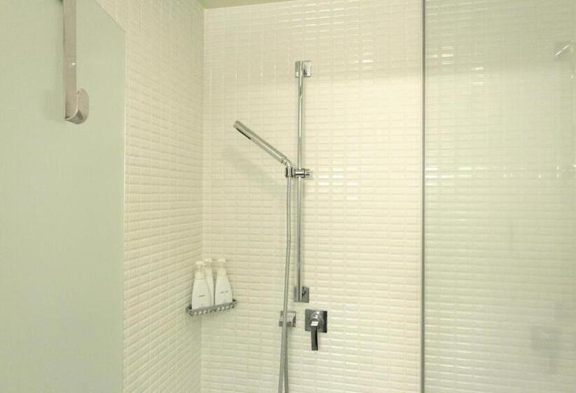 高级大房间, Massimo Mishima