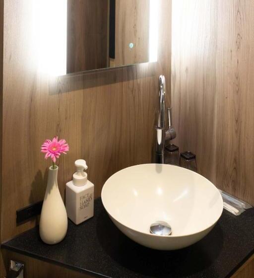 高级大房间, Massimo Mishima