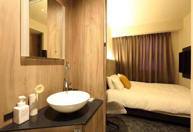 高级大房间, Massimo Mishima