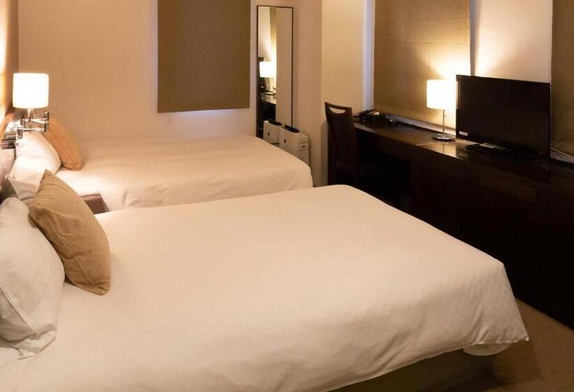 标准间, Massimo Mishima