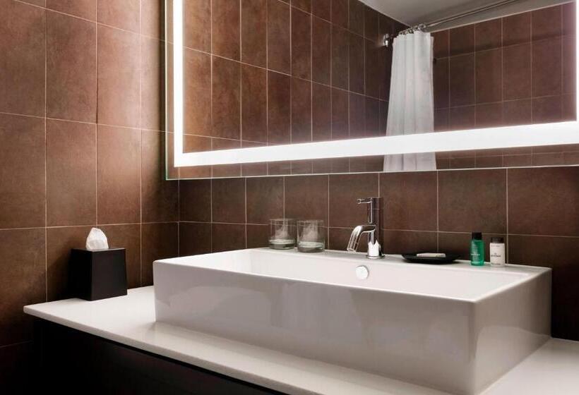 Номер Классика Кровать Кинг, Sheraton Charlotte