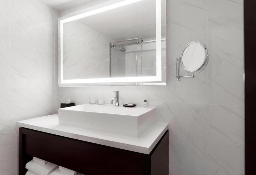 스탠다드 룸 킹사이즈 침대, Sheraton Charlotte