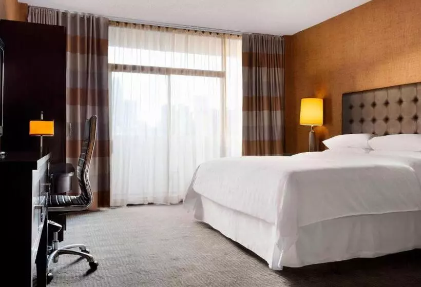 キングサイズベッドのデラックスルーム, Sheraton Charlotte