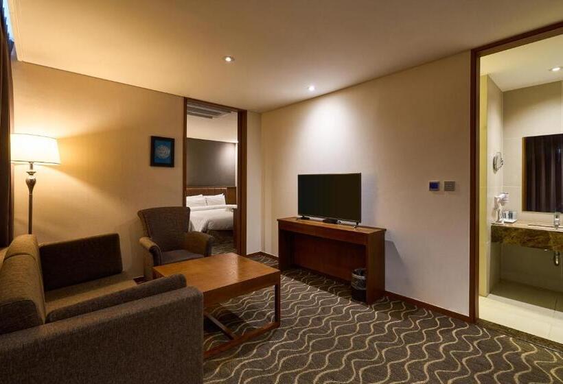 סוויטה משפחתית, Square Ansan