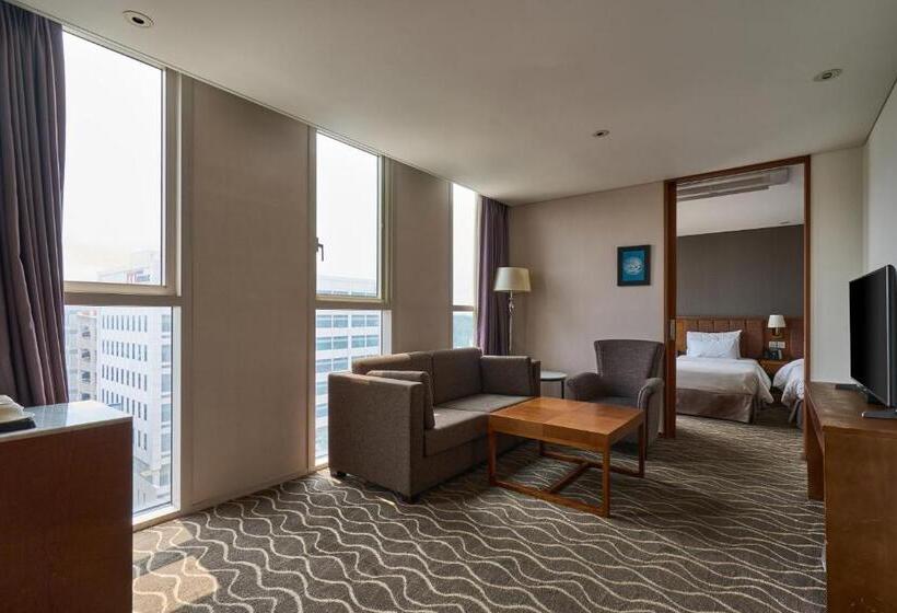 סוויטה משפחתית, Square Ansan