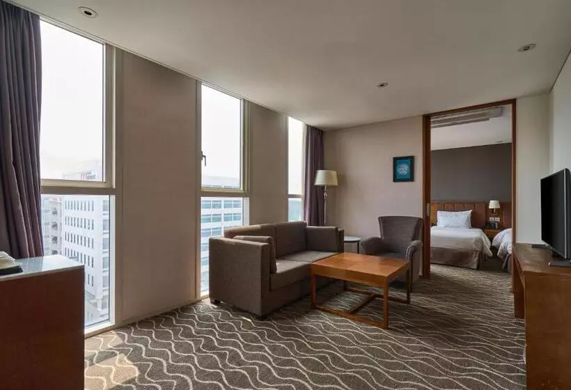 Suite Familiar, Square Ansan