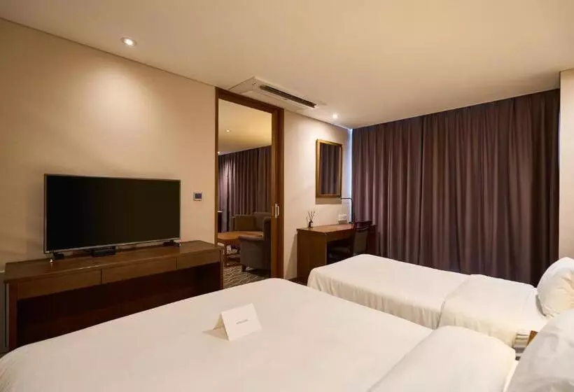 Suite Familiar, Square Ansan