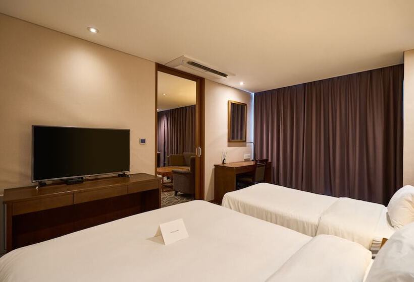 סוויטה משפחתית, Square Ansan