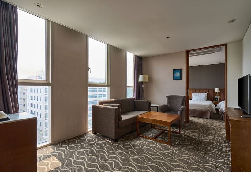 סוויטה משפחתית, Square Ansan