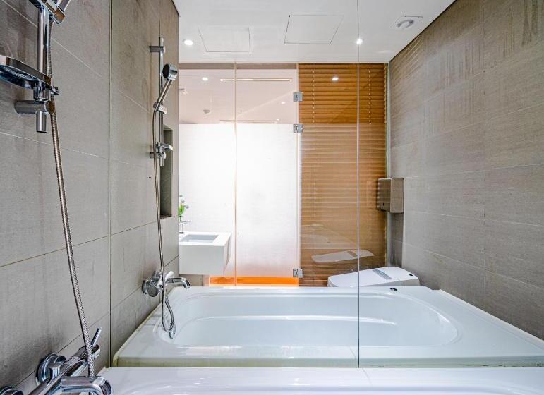 Quarto Estandar, The Designers Hongdae