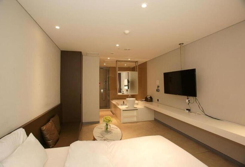 Suíte, The Designers Hongdae