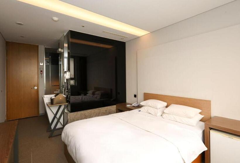 Suíte, The Designers Hongdae