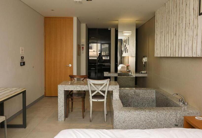 Suíte, The Designers Hongdae