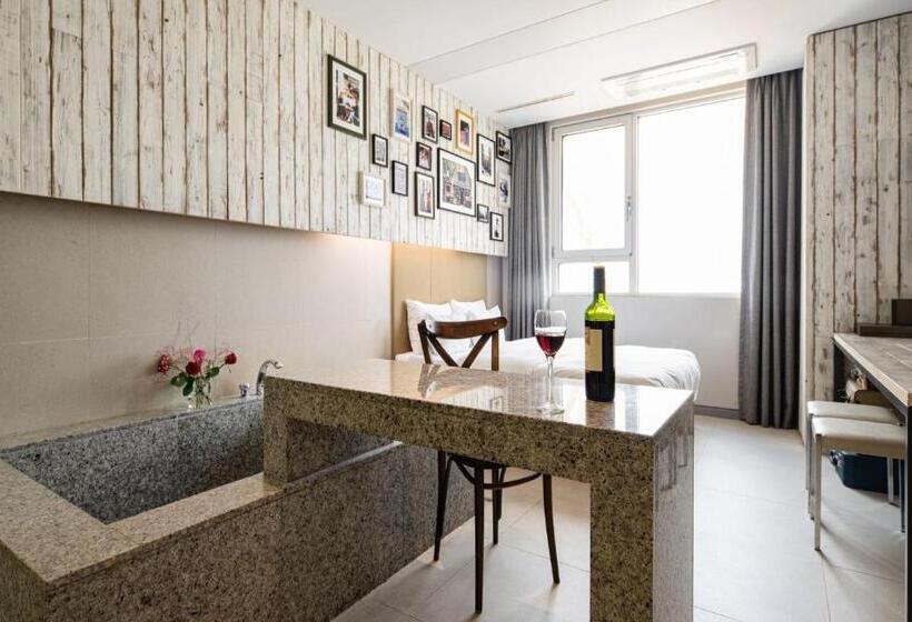 Suíte, The Designers Hongdae