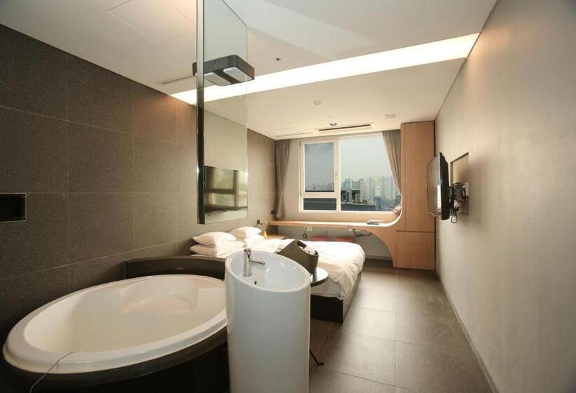 Suíte, The Designers Hongdae