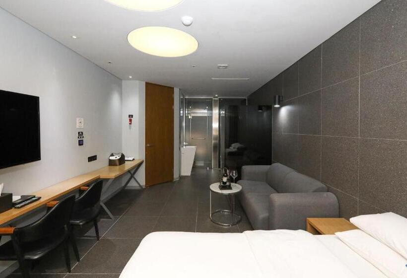 Suíte, The Designers Hongdae