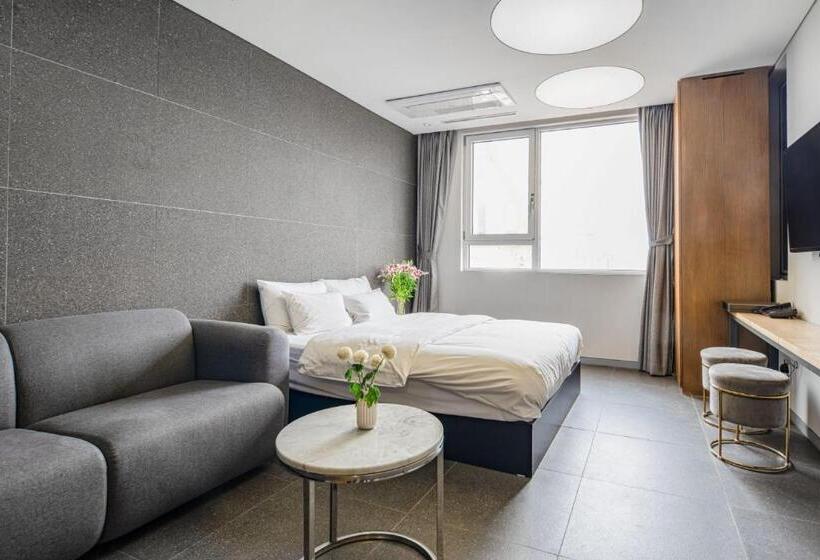 Suíte, The Designers Hongdae