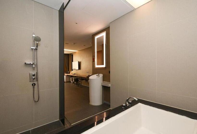 Suíte, The Designers Hongdae