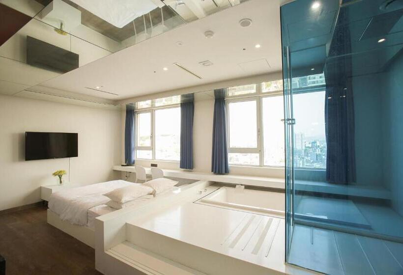 Suíte Real, The Designers Hongdae