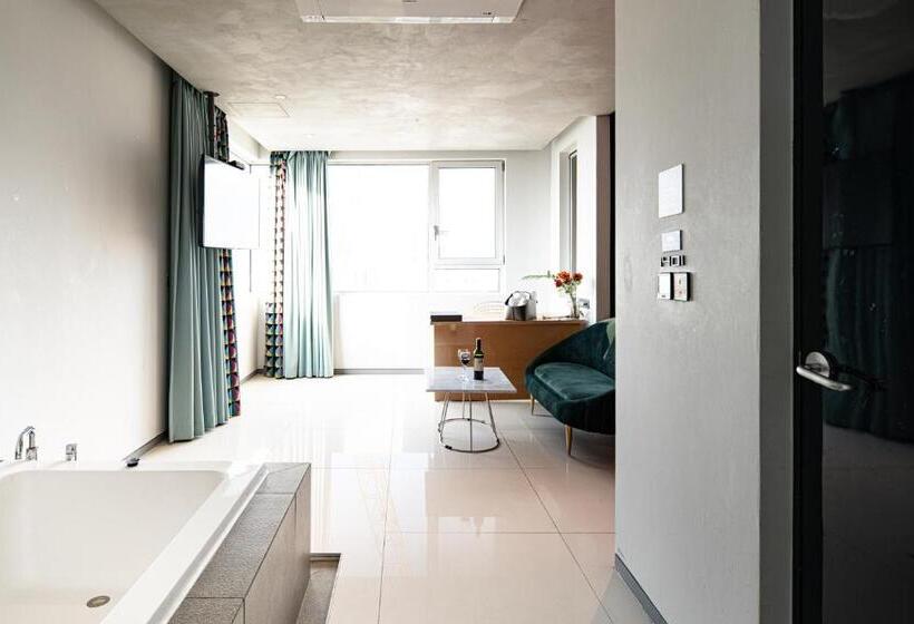 Suíte Real, The Designers Hongdae