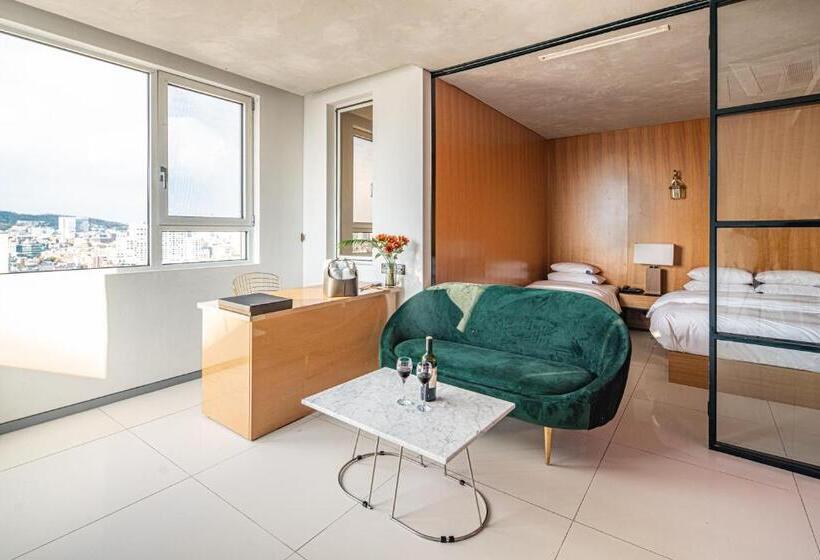 Suíte Real, The Designers Hongdae