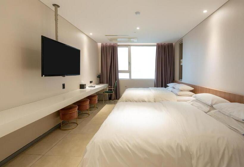 Suíte Familiar, The Designers Hongdae