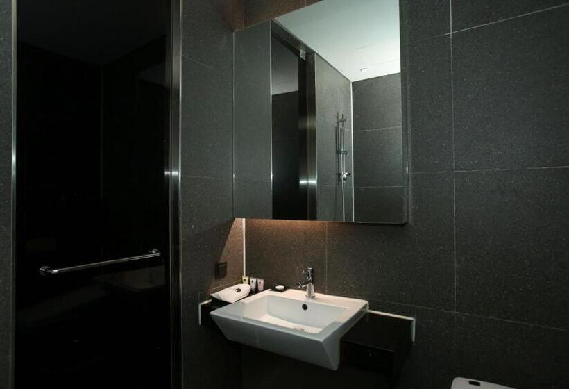 Quarto Estandar, The Designers Hongdae