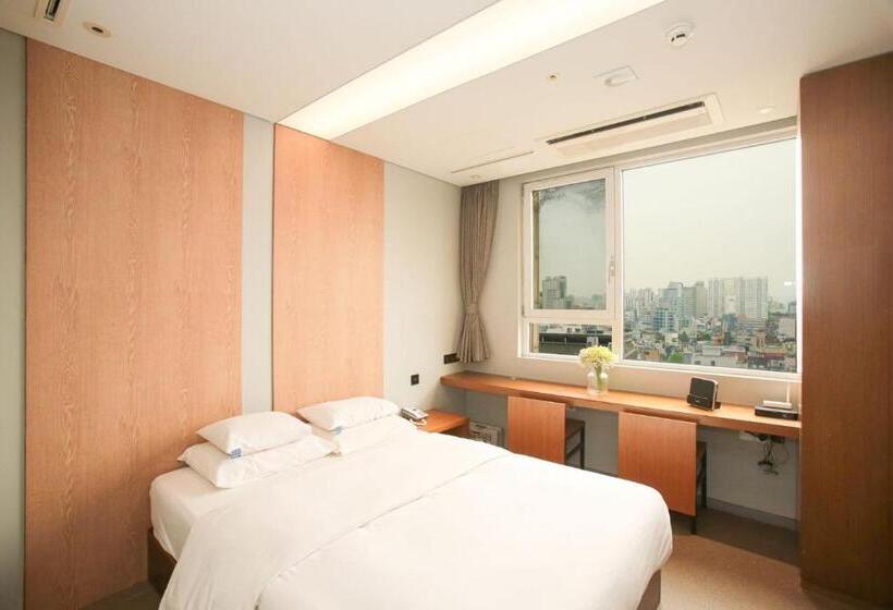 Quarto Estandar, The Designers Hongdae